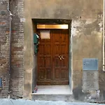 Hortus Conclusus + Free Parking * Siena