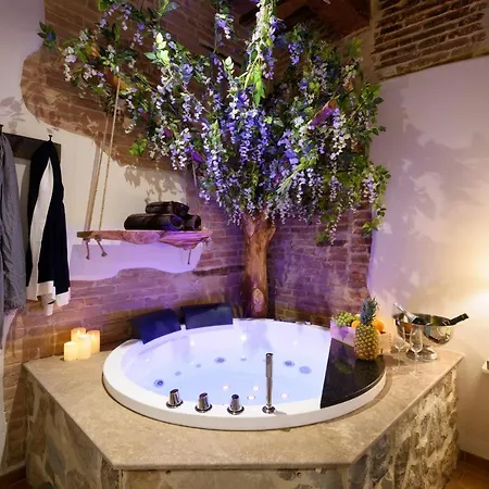 Hortus Conclusus + Free Parking * Siena