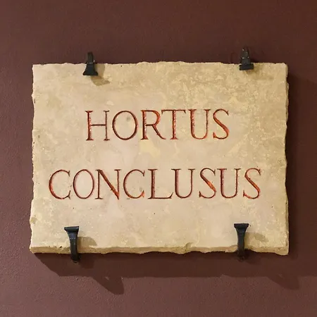 Hortus Conclusus + Free Parking *
