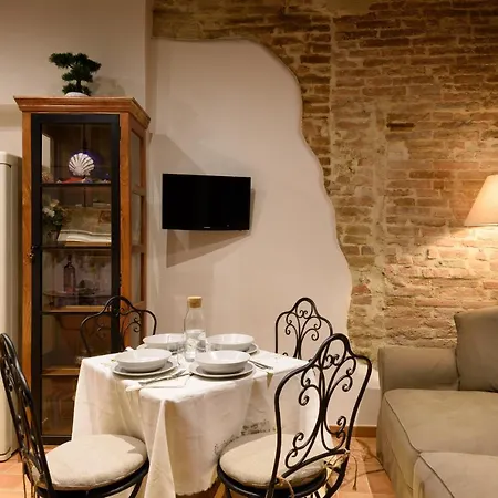 Hortus Conclusus + Free Parking *