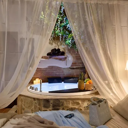 Hortus Conclusus + Free Parking Siena