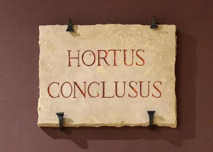 Hortus Conclusus + Free Parking *